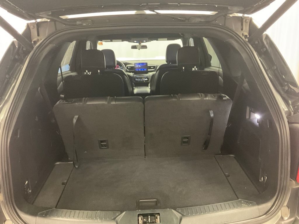 Used 2020 Ford Explorer XLT w/ Equipment Group 202A AWD/4WD image 31