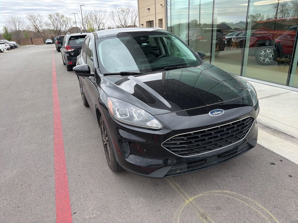 Used 2021 Ford Escape SE w/ SE Sport Appearance Package image 6