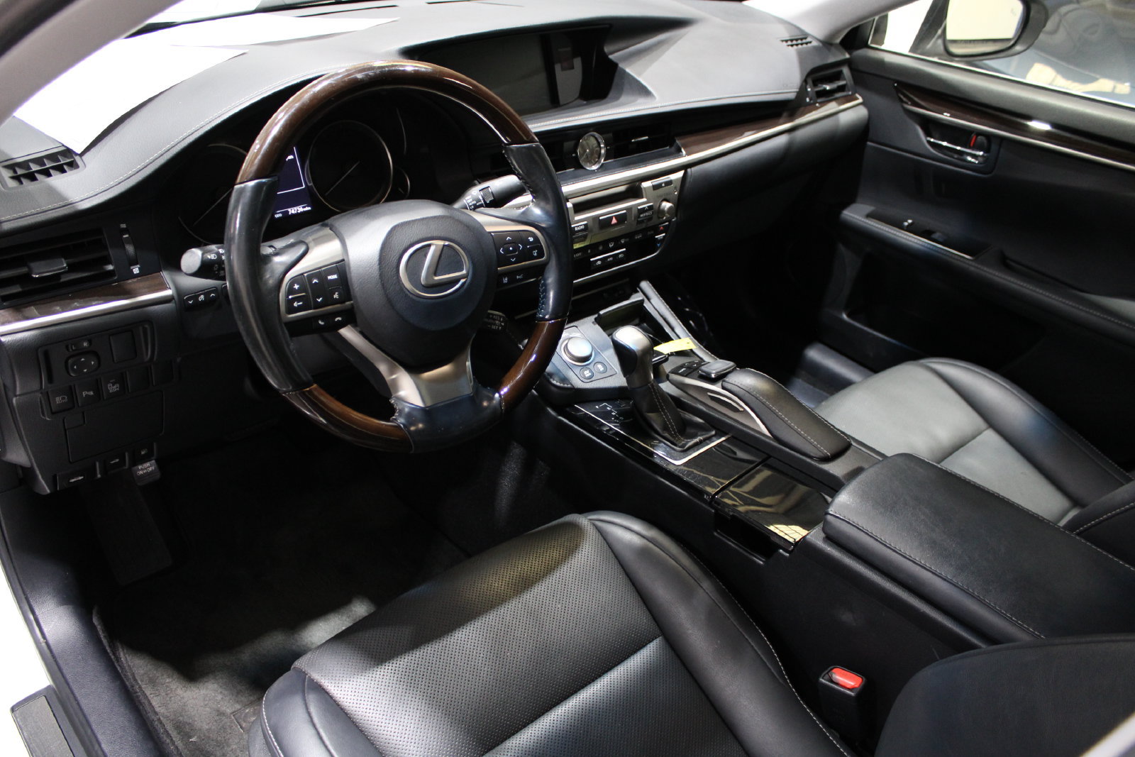 Used 2018 Lexus ES 300h w/ Navigation Package FWD image 24