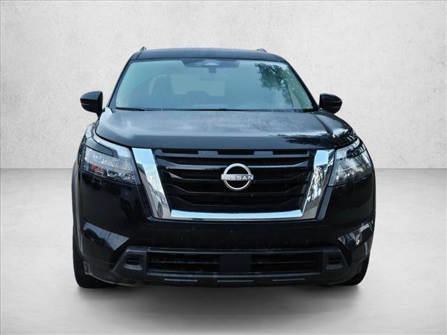 Used 2025 Nissan Pathfinder SV image 2