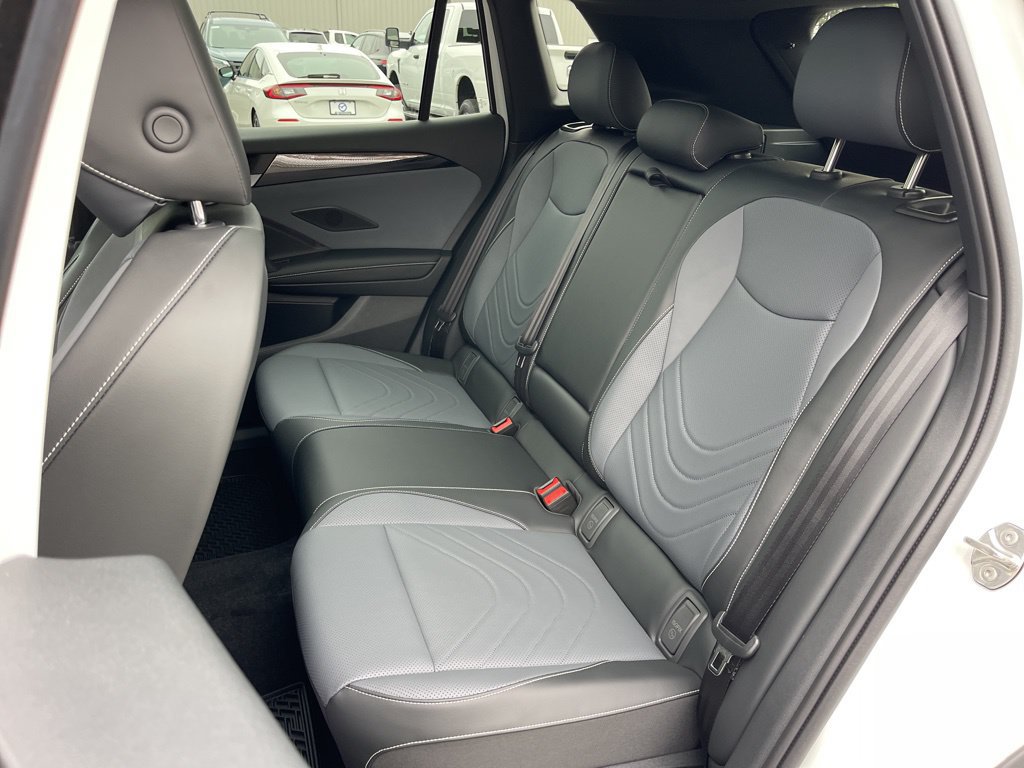 New 2026 Volkswagen Tiguan SE R-Line AWD/4WD image 17