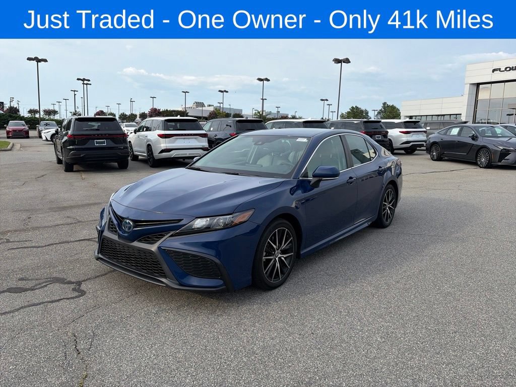 Used 2023 Toyota Camry SE FWD image 1