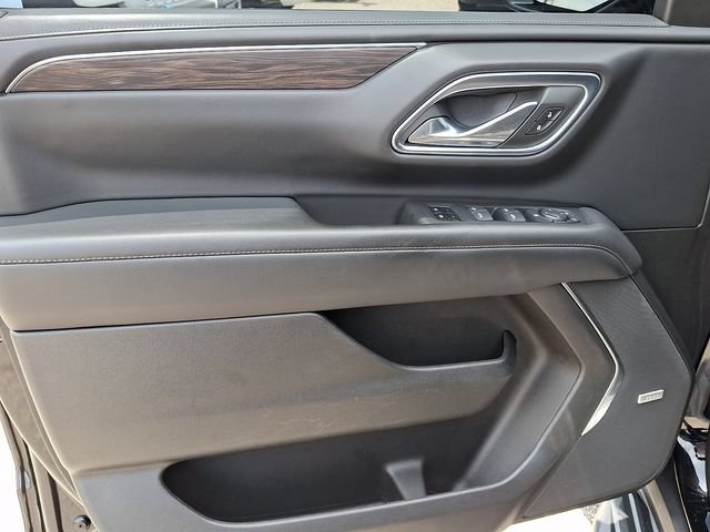 Used 2023 Chevrolet Suburban LT RWD image 9