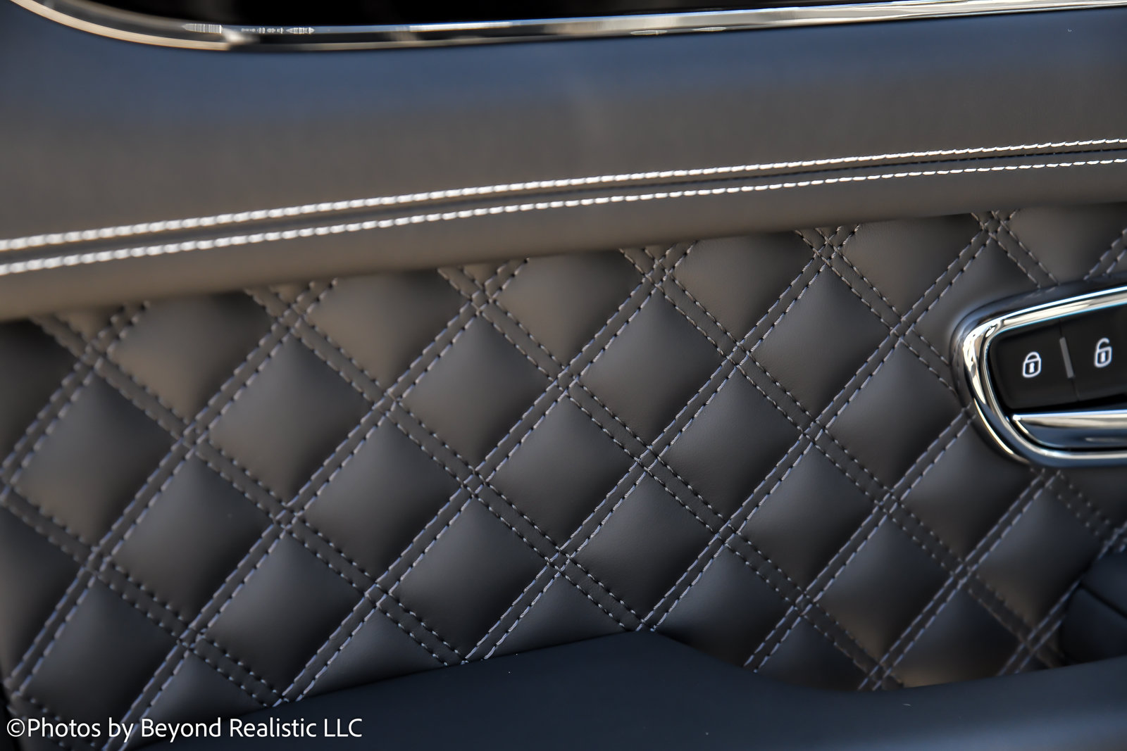 Certified 2023 Bentley Bentayga Plug-In Hybrid AWD/4WD image 19