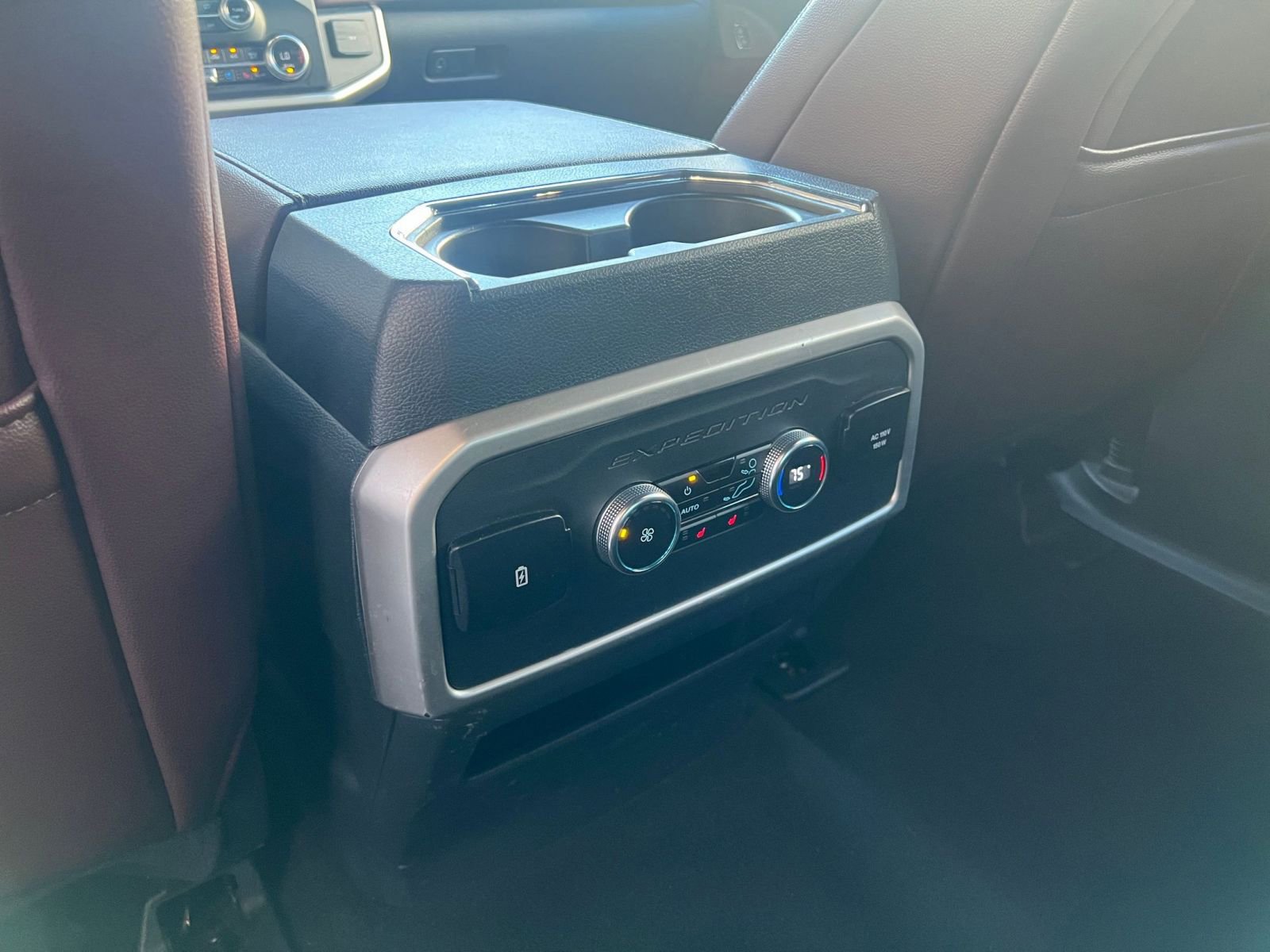 Used 2024 Ford Expedition Limited image 24