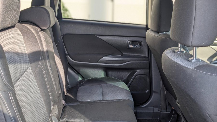 Used 2020 Mitsubishi Outlander ES FWD image 26