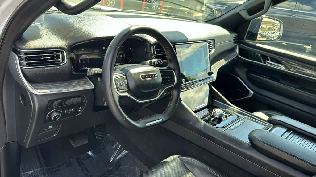 Used 2024 Jeep Wagoneer L Series II RWD image 12