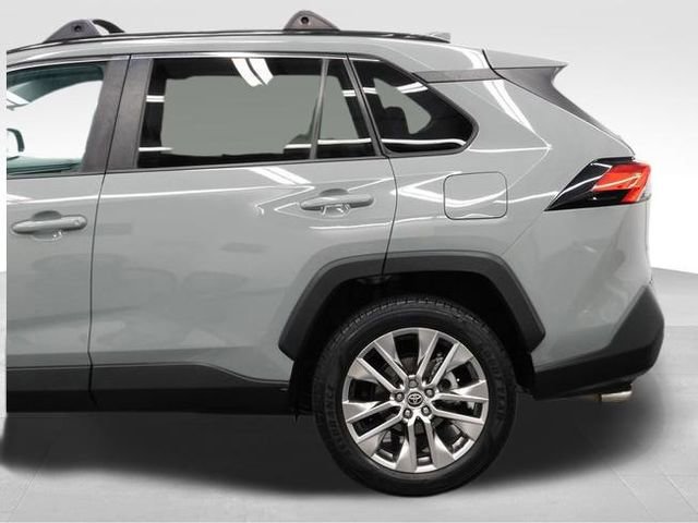 Used 2021 Toyota RAV4 XLE Premium image 8