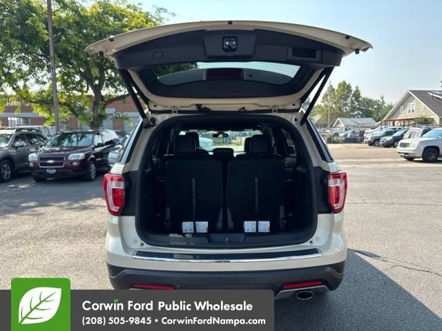 Used 2018 Ford Explorer XLT w/ Equipment Group 202A AWD/4WD image 29