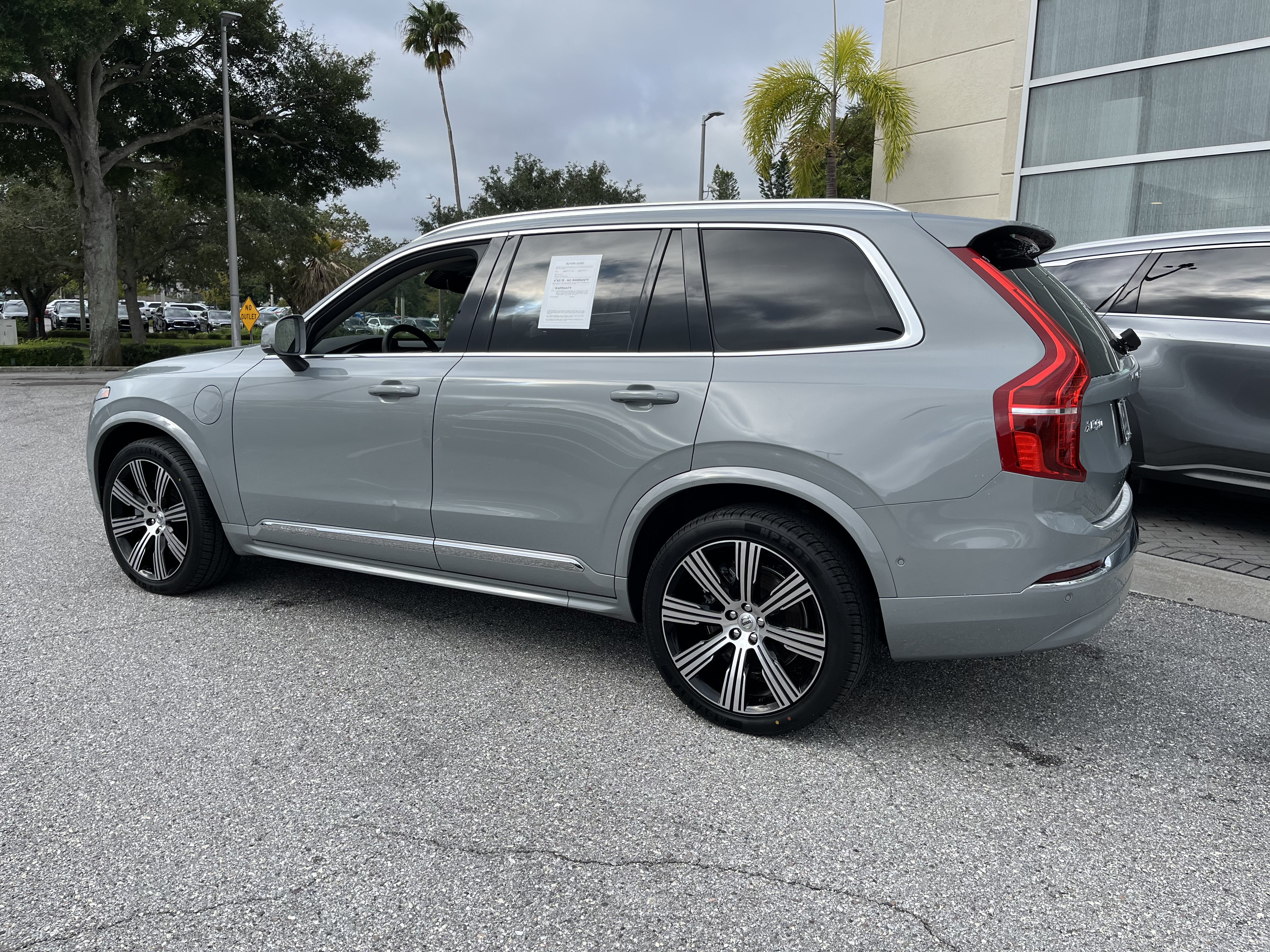 Used 2024 Volvo XC90 T8 Plus w/ Protection Package Premier AWD/4WD image 7