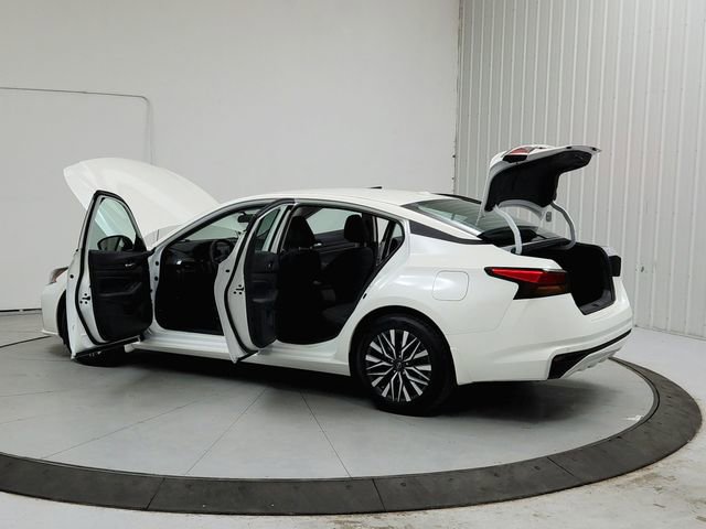 Used 2025 Nissan Altima 2.5 SV FWD image 13