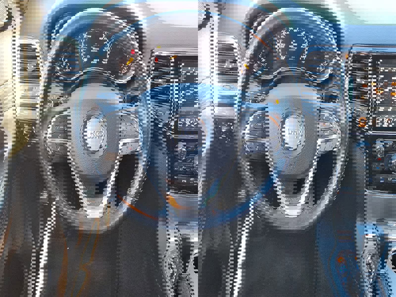 Used 2020 Jeep Grand Cherokee Laredo w/ 18" Wheel & 8.4" Radio Group image 21