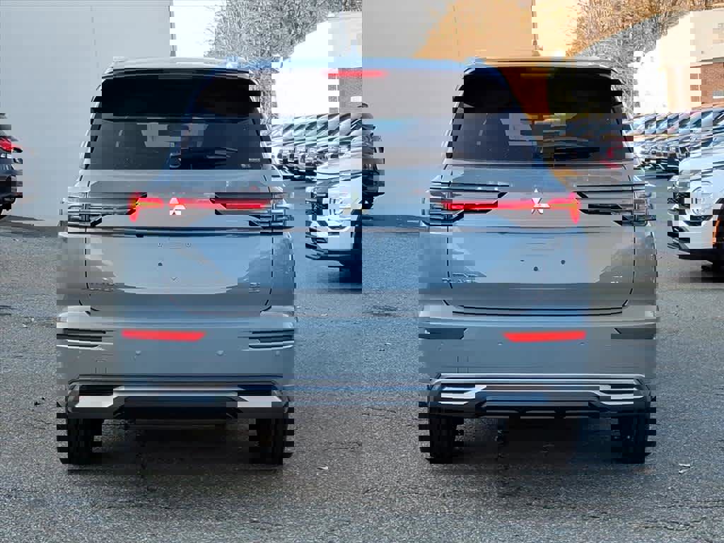 New 2026 Mitsubishi Outlander SEL image 4