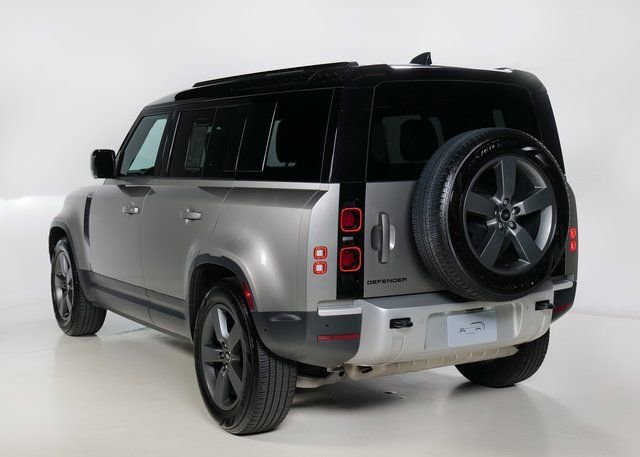 Used 2025 Land Rover Defender 110 S image 32