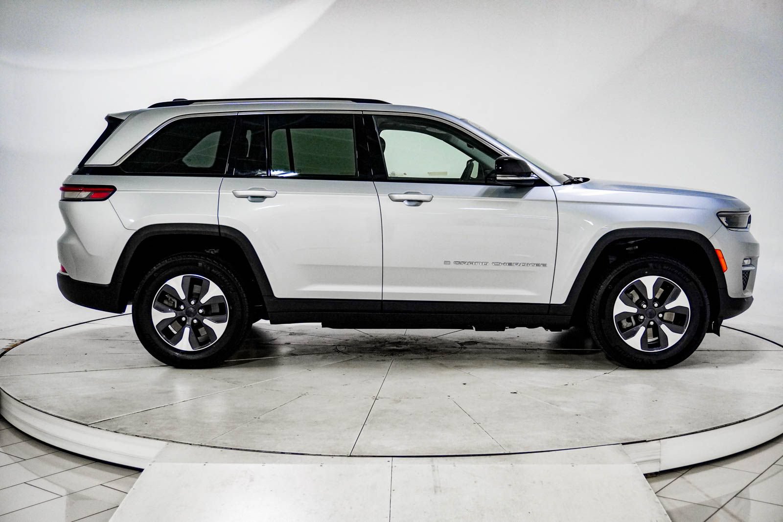 Used 2022 Jeep Grand Cherokee Limited 4xe AWD/4WD image 11