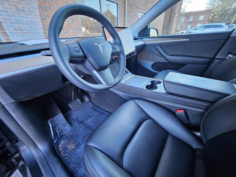 Used 2024 Tesla Model Y Long Range RWD image 35