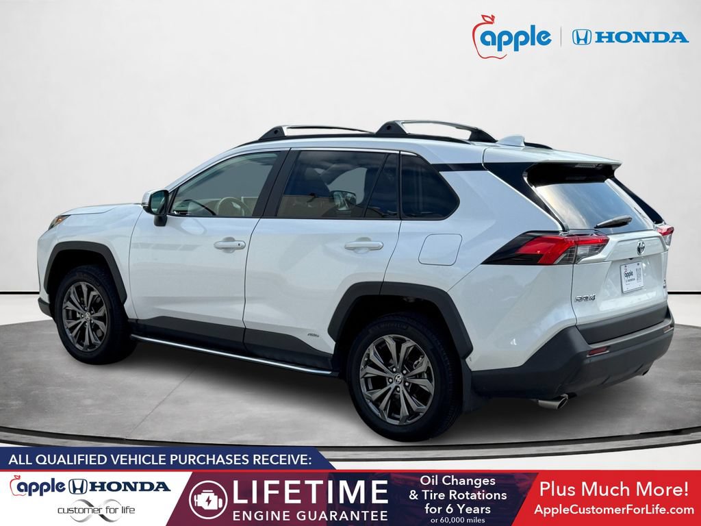 Used 2023 Toyota RAV4 XLE Premium AWD/4WD image 4