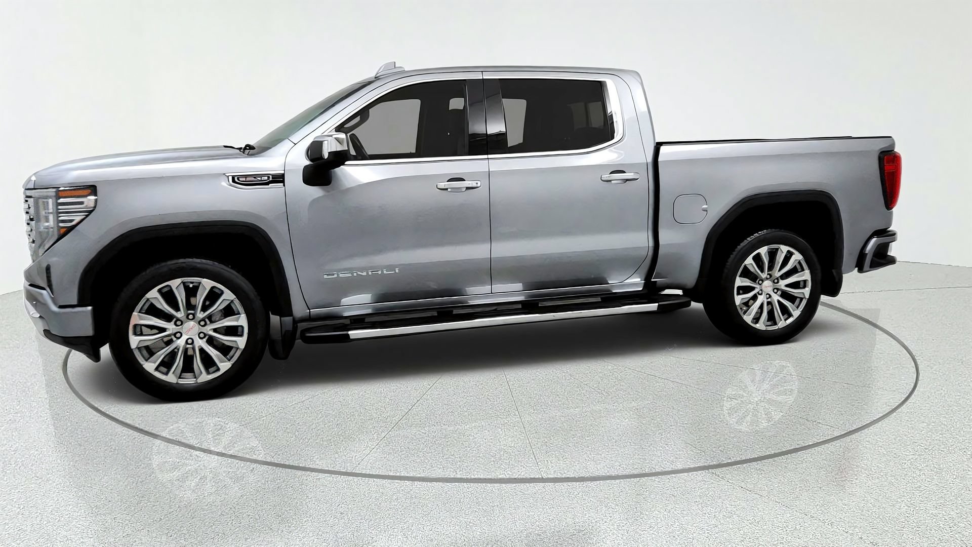 Used 2023 GMC Sierra 1500 Denali w/ Technology Package AWD/4WD image 2