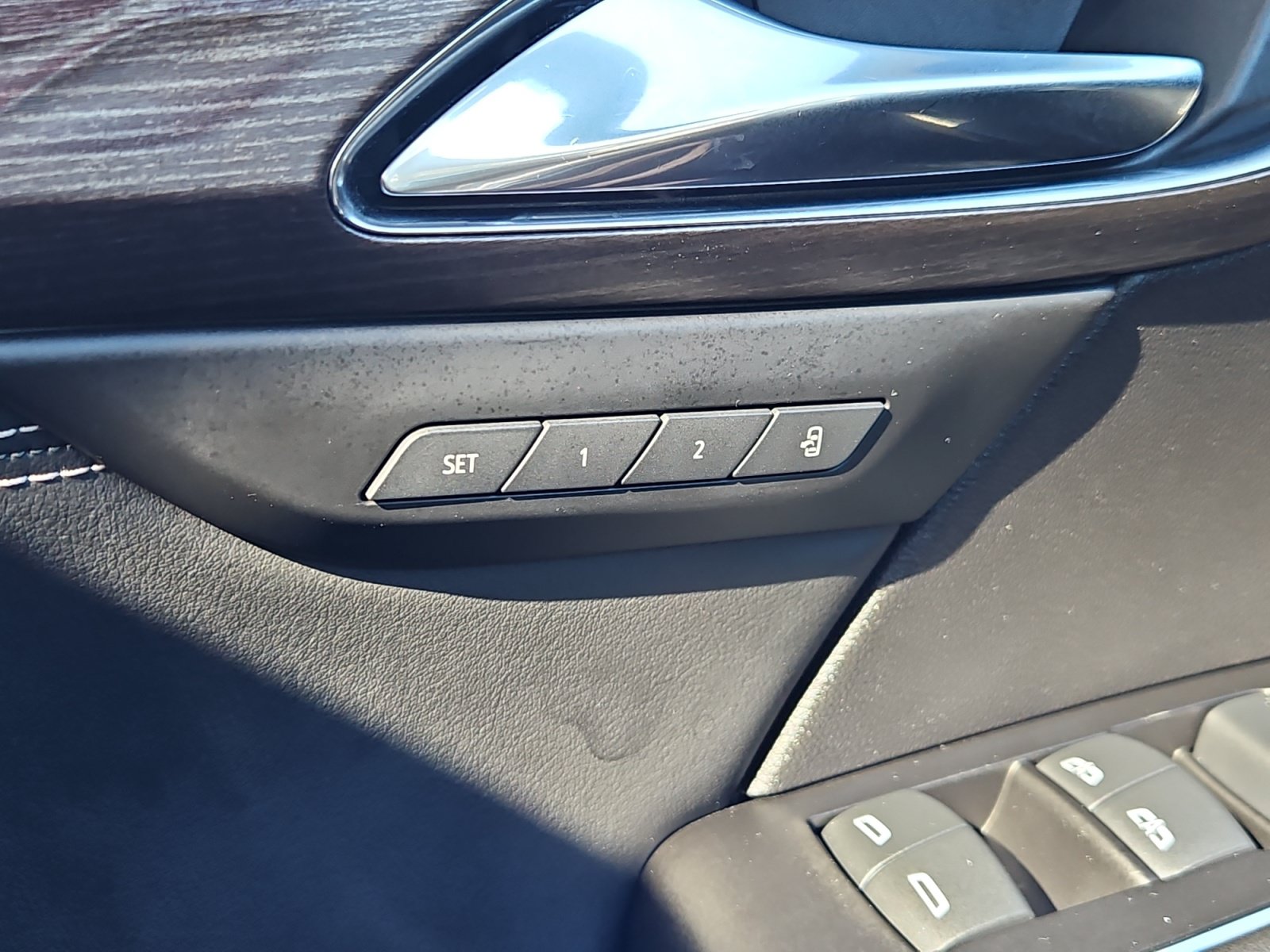 Used 2023 Buick Envision Avenir AWD/4WD image 16