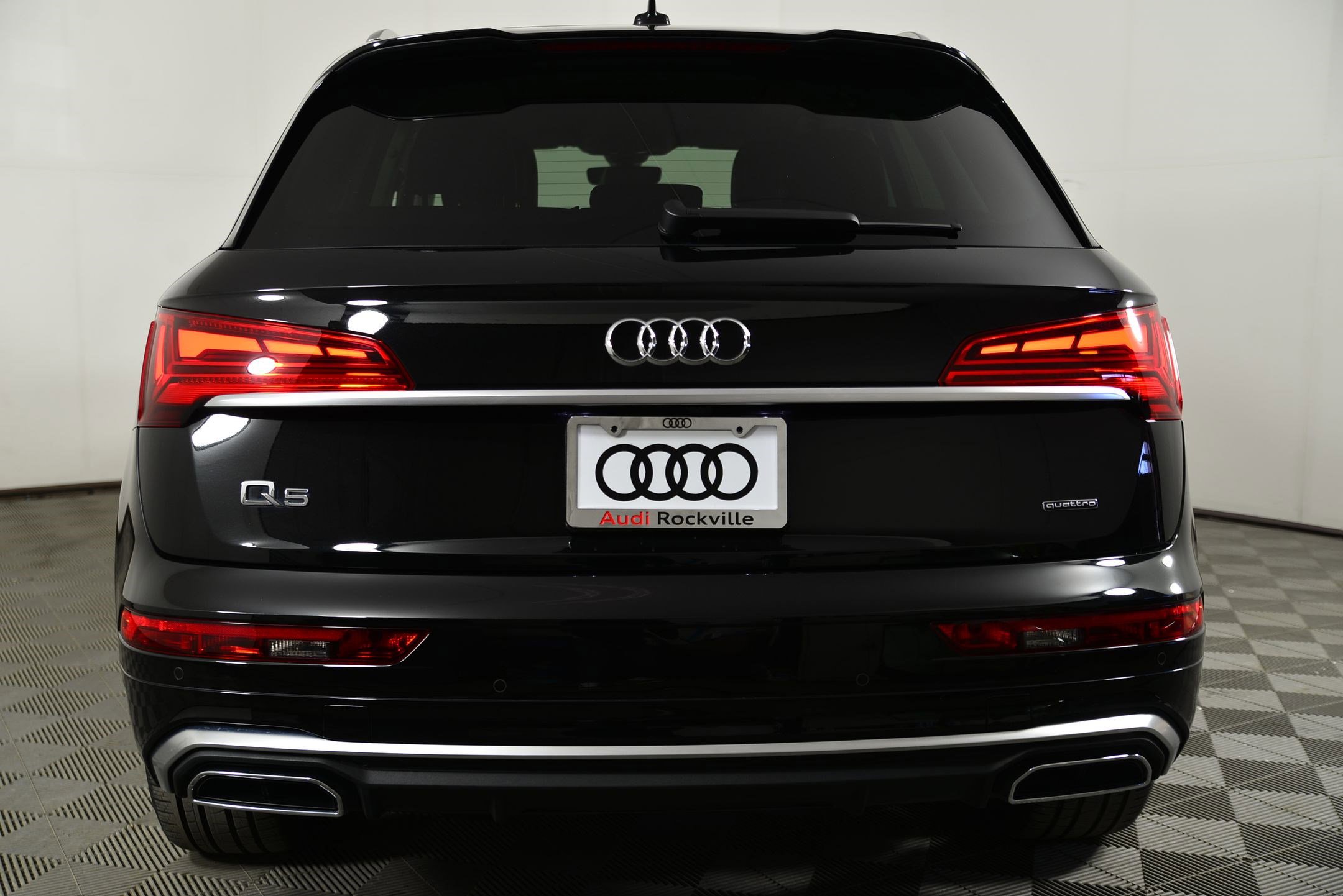 Certified 2025 Audi Q5 e Premium Plus image 10