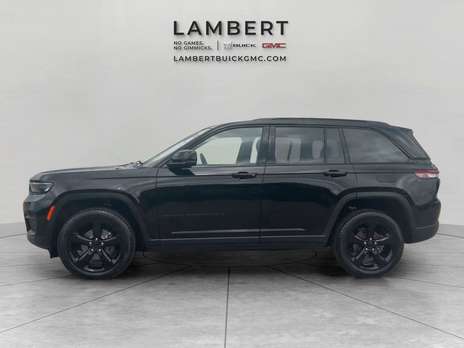 Used 2023 Jeep Grand Cherokee Altitude AWD/4WD image 2