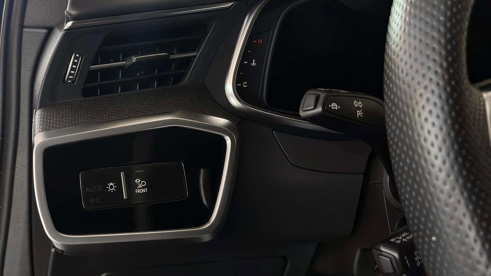 Used 2023 Audi RS 6 w/ Carbon Optic Package image 31