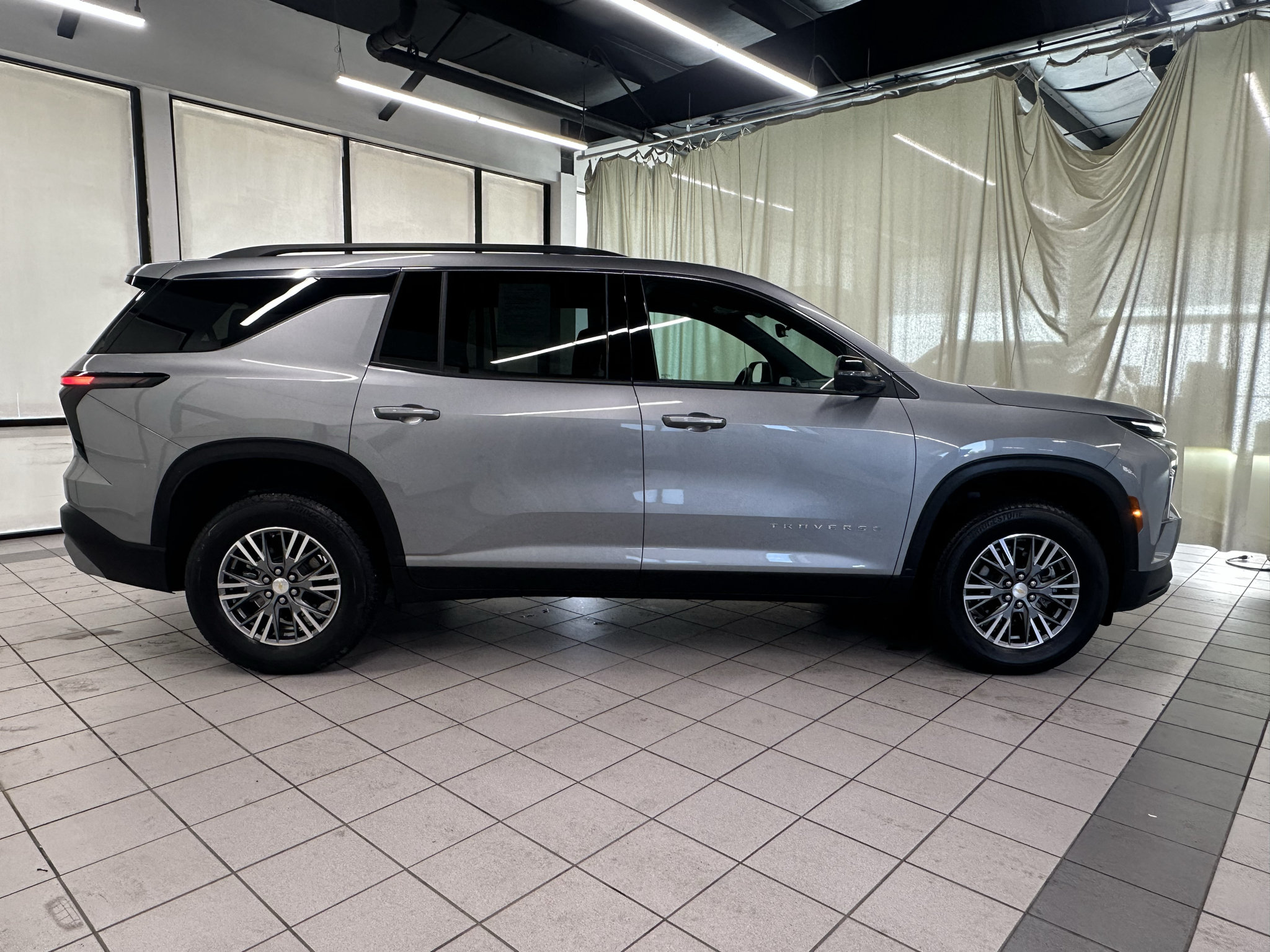 Certified 2026 Chevrolet Traverse LT w/ Driver Confidence Package FWD image 2