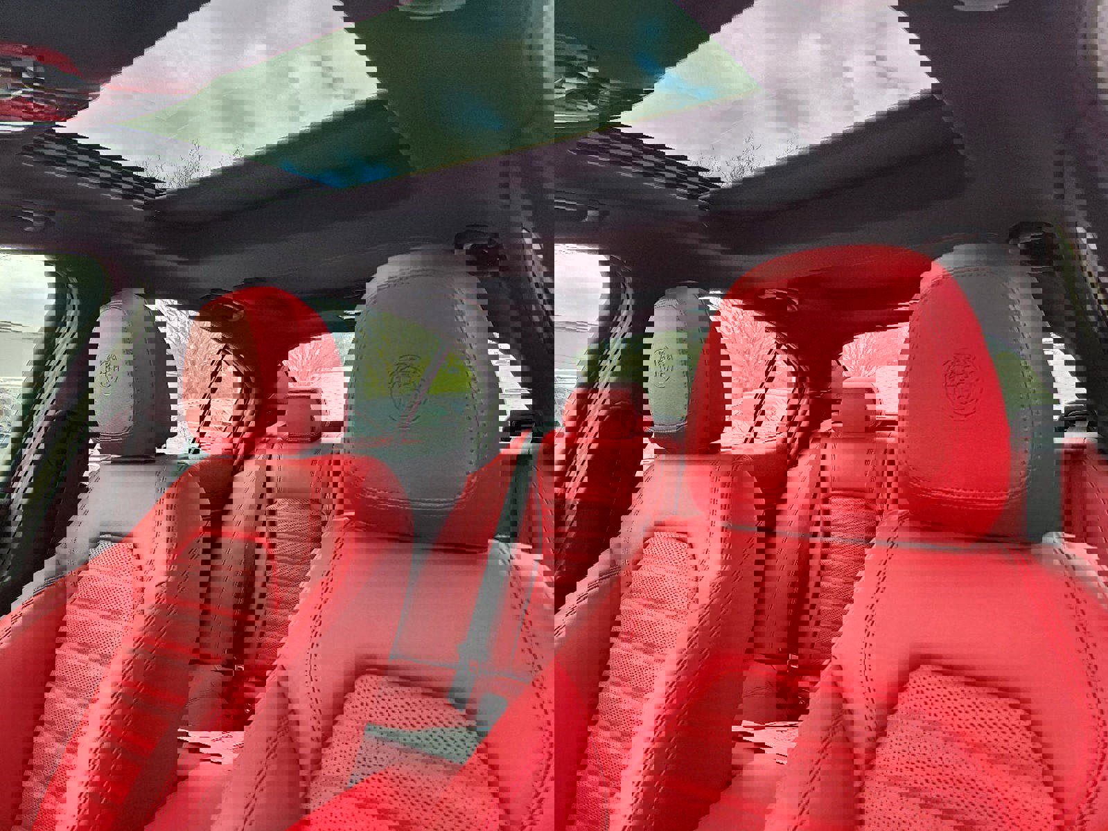 Used 2024 Alfa Romeo Giulia Ti w/ Performance Driving Package image 10