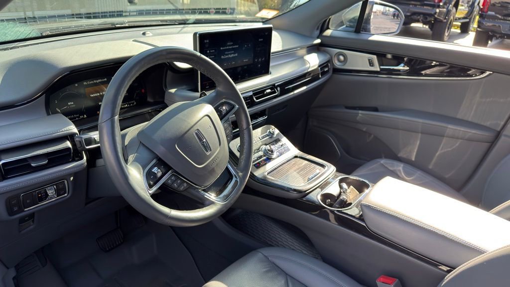 Used 2021 Lincoln Nautilus Reserve w/ Equipment Group 202A AWD/4WD image 9