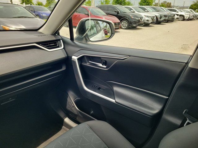 Used 2024 Toyota RAV4 XLE FWD image 20