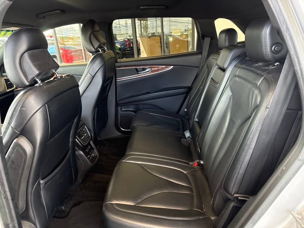 Used 2018 Lincoln MKX Select w/ Select Plus Package AWD/4WD image 11