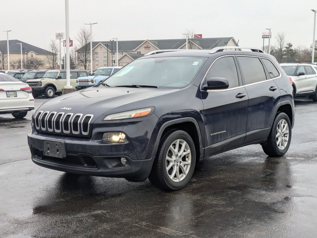 Used 2016 Jeep Cherokee Latitude w/ Cold Weather Group image 3