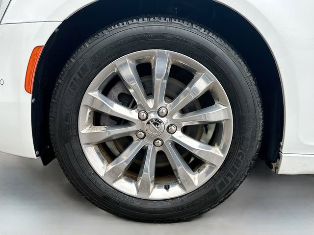 Used 2018 Chrysler 300 Limited w/ Safetytec Plus Group image 33