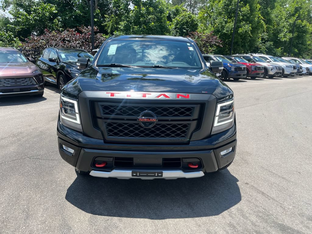 Used 2022 Nissan Titan PRO-4X w/ Pro-4x Convenience Package AWD/4WD image 8