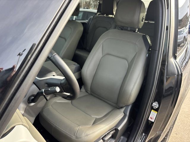 Used 2024 Land Rover Defender 90 S image 20