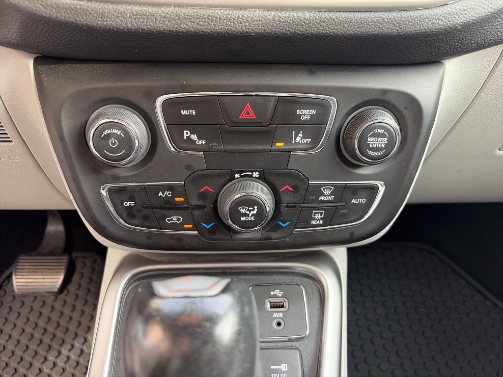 Used 2018 Jeep Compass Latitude w/ Popular Equipment Group AWD/4WD image 30