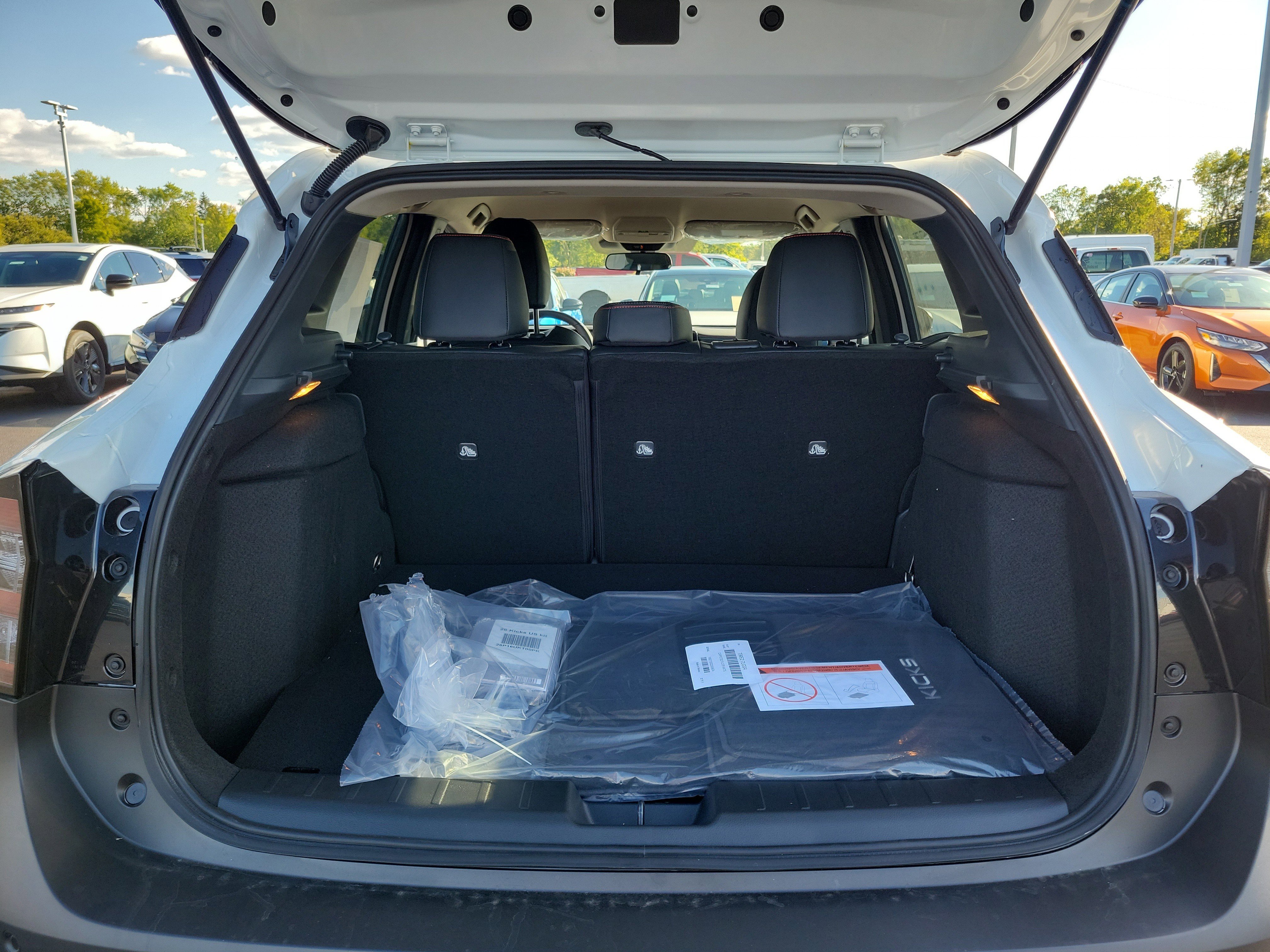New 2026 Nissan Kicks SR w/ Cold Weather Package AWD/4WD image 8