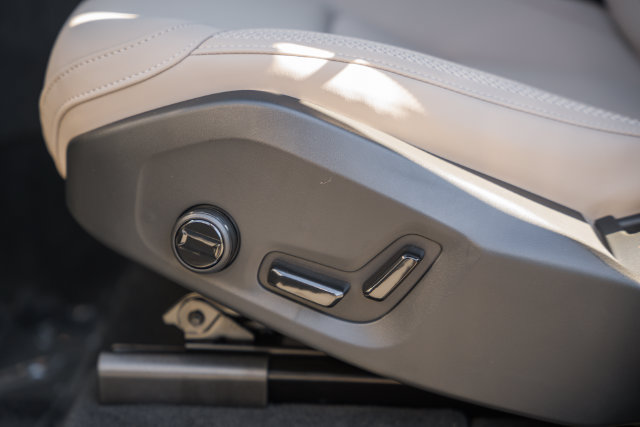 New 2027 Volvo XC90 B5 Plus AWD/4WD image 37