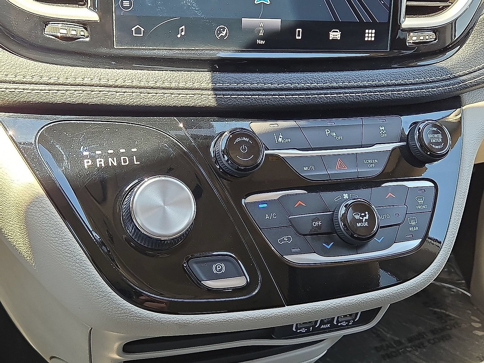 Used 2024 Chrysler Pacifica Limited FWD image 30