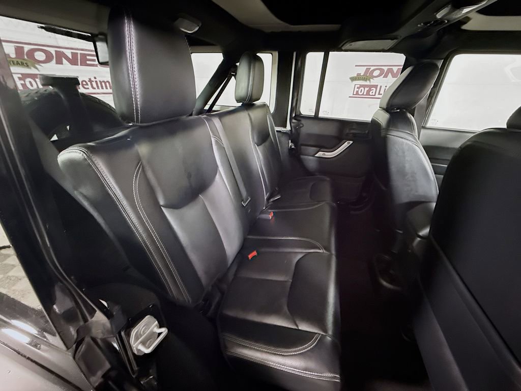 Used 2016 Jeep Wrangler Unlimited Sahara w/ Connectivity Group image 26