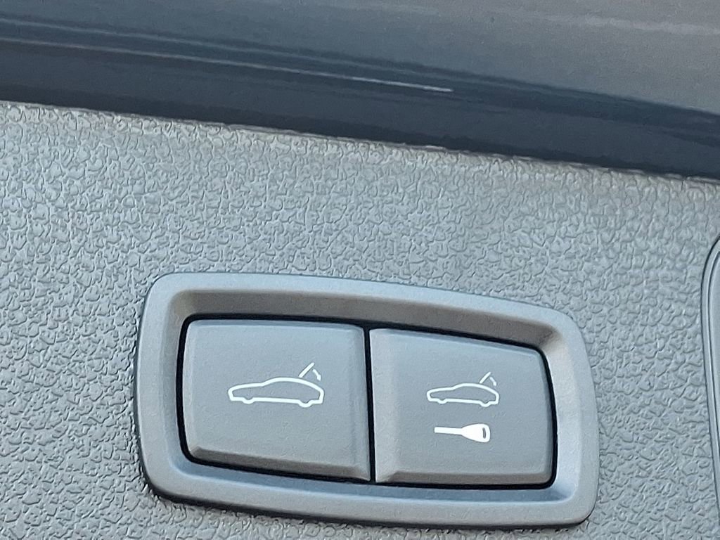 Certified 2025 Porsche Macan image 34