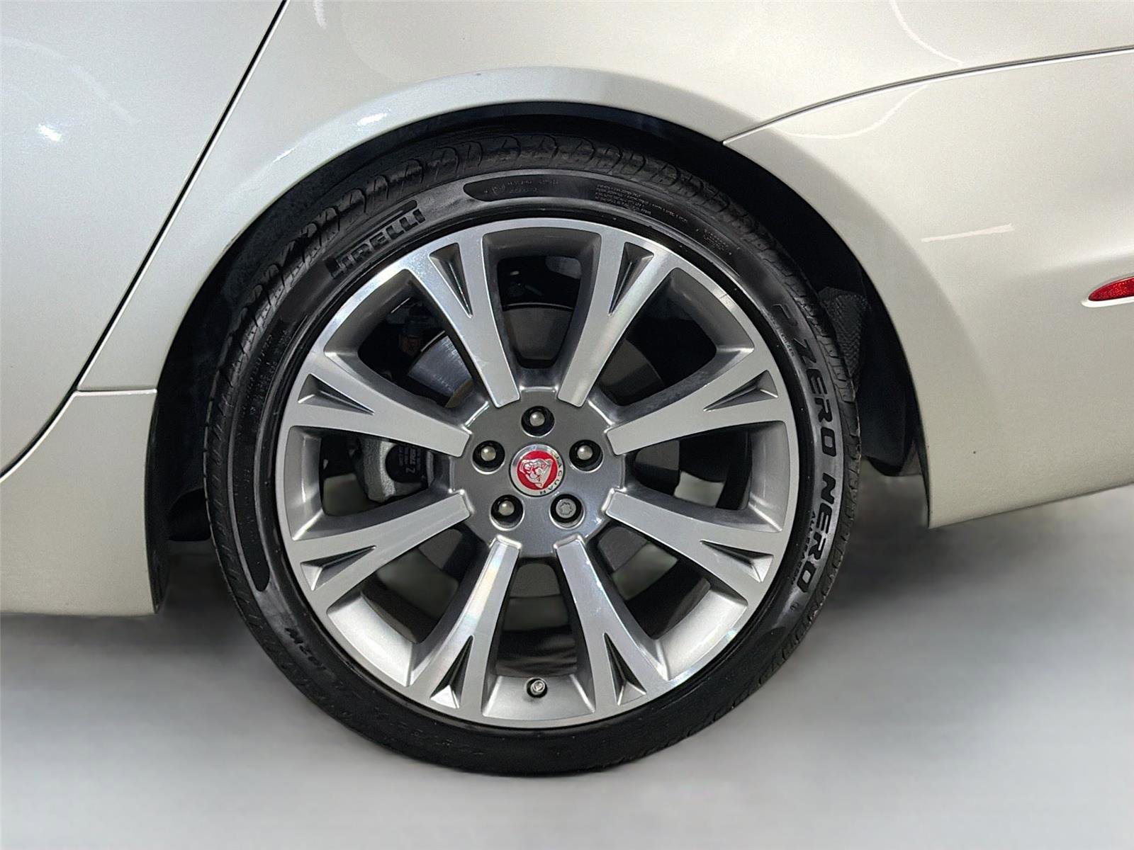Used 2017 Jaguar XJ L Portfolio RWD image 31
