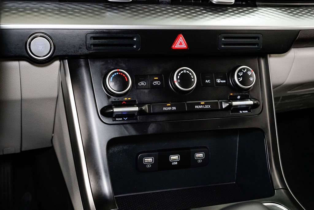 Certified 2024 Kia Carnival LX image 17