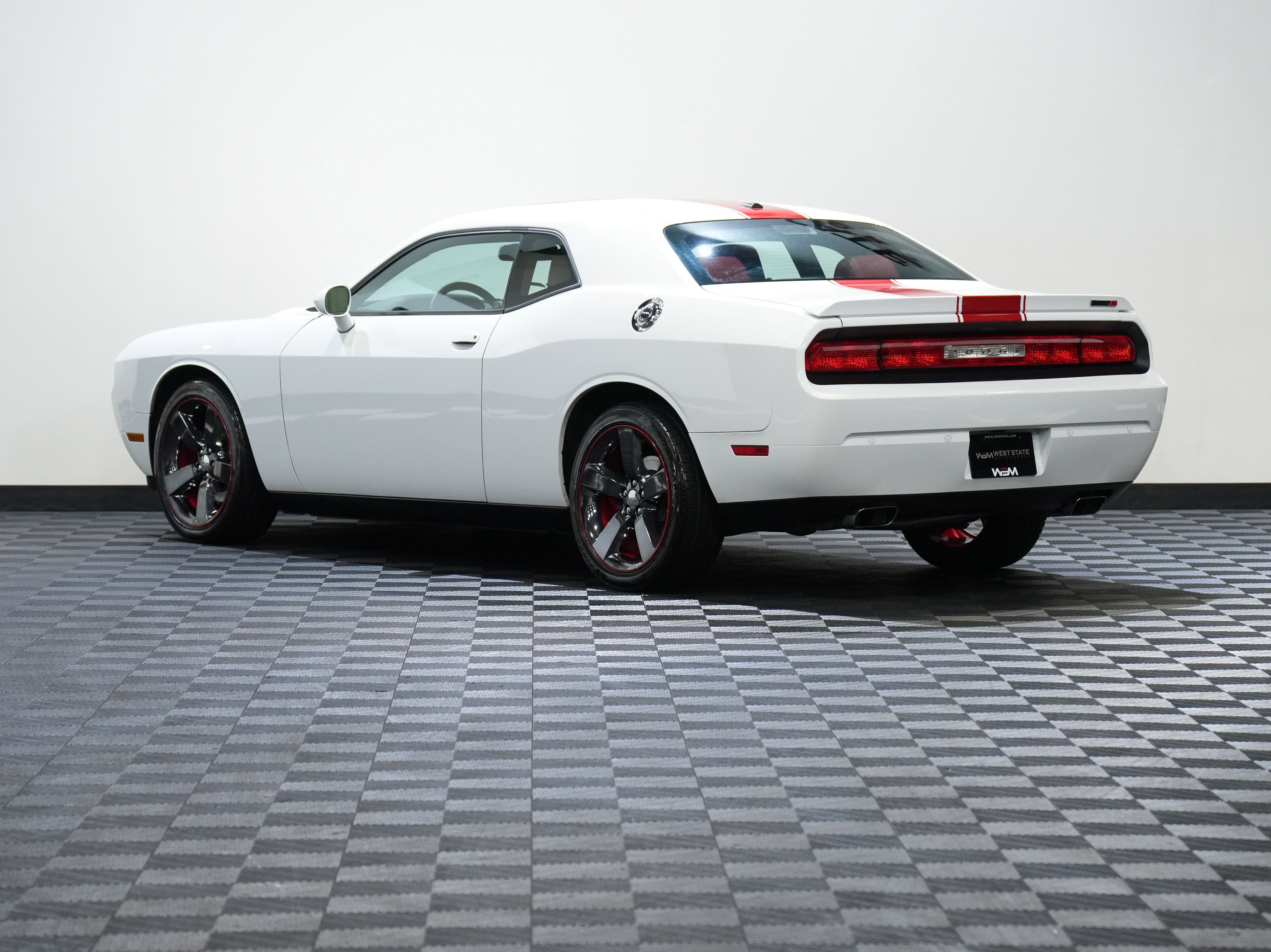 Used 2014 Dodge Challenger SXT RWD image 8