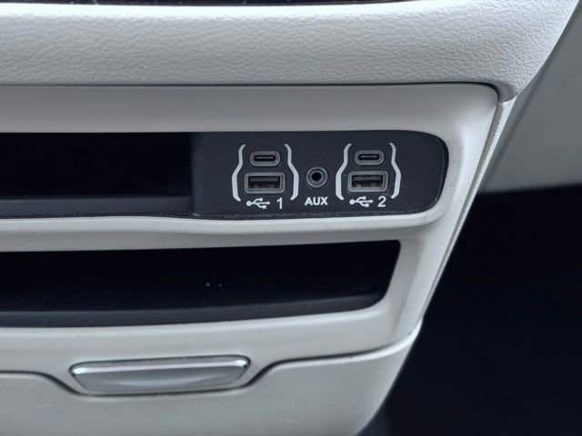 Certified 2023 Chrysler Pacifica Touring-L FWD image 38