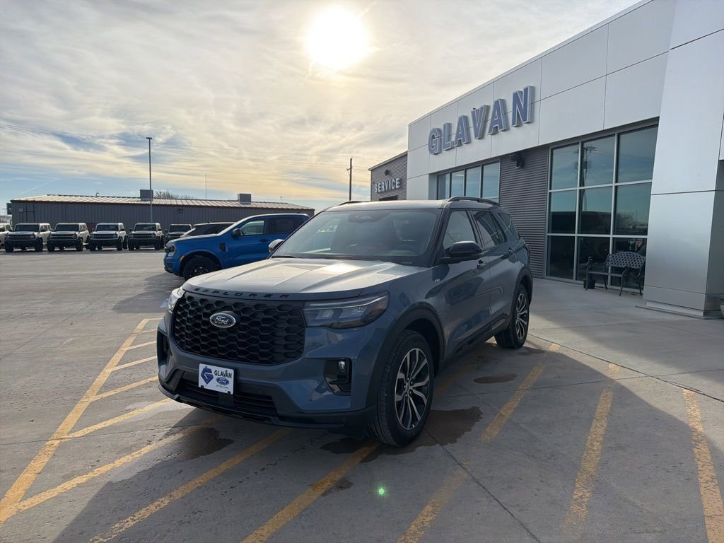 New 2026 Ford Explorer ST-Line image 3