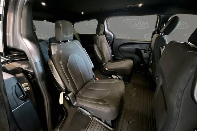 Used 2020 Chrysler Pacifica Touring w/ S Appearance Package image 16