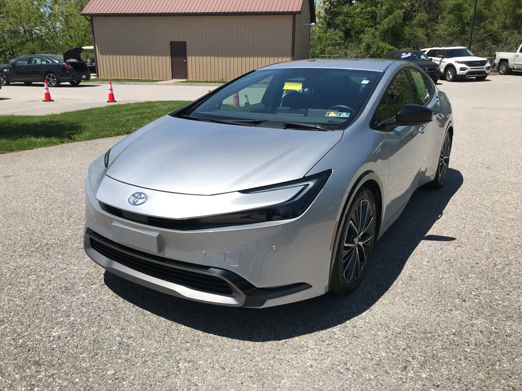 Used 2023 Toyota Prius XLE FWD image 4