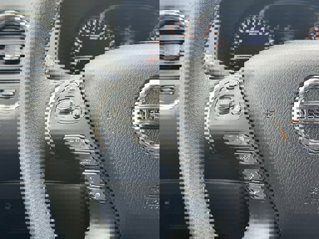 Used 2017 Nissan Pathfinder SV image 30