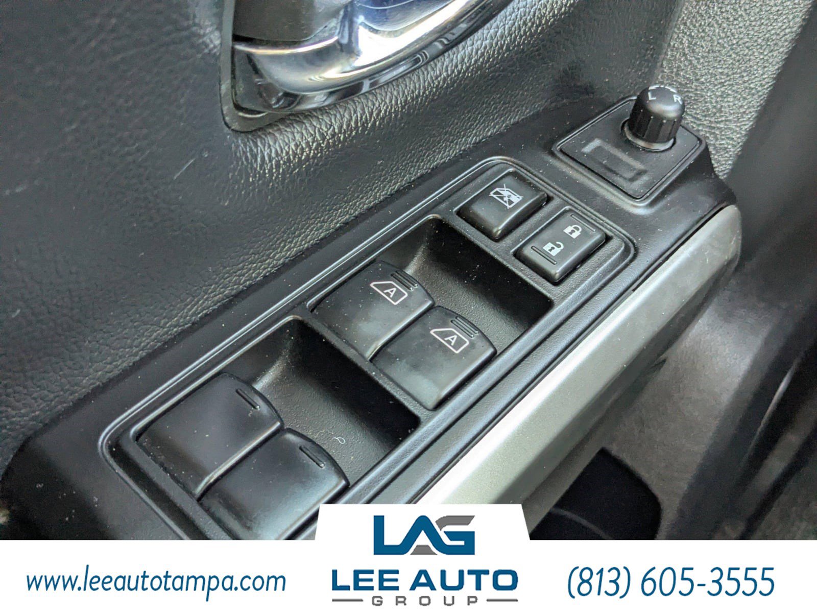 Used 2023 Nissan Titan SV image 22